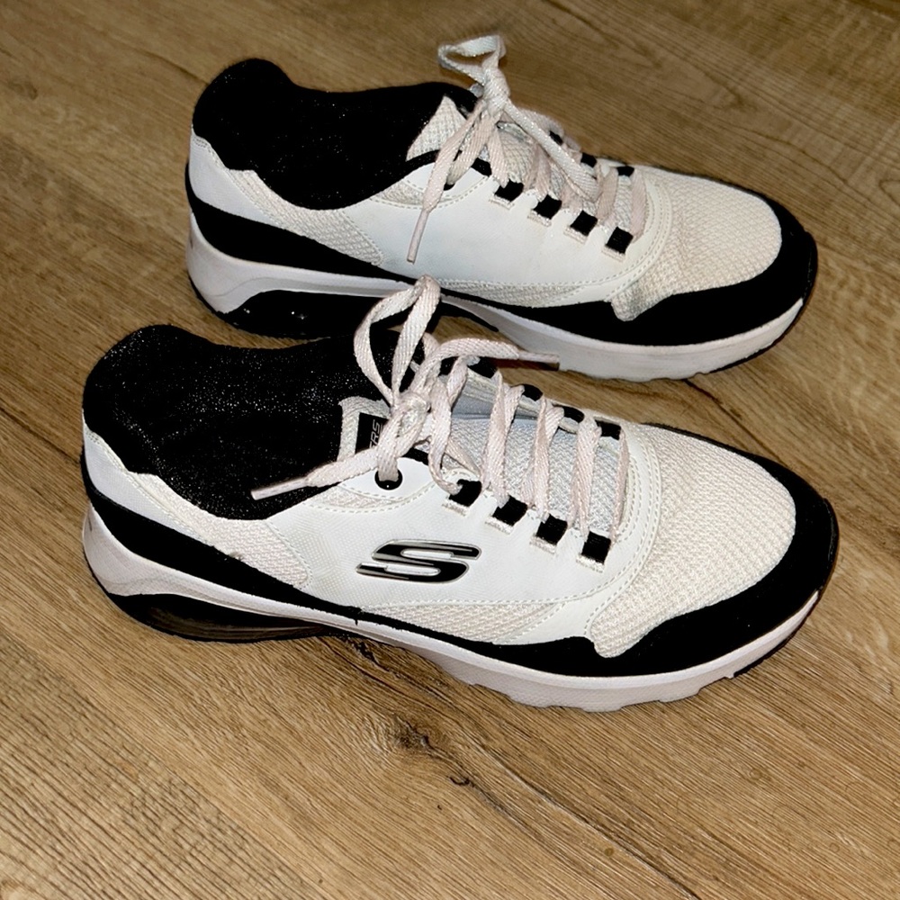 Women’s Skechers “Sketch-Air” sneakers white/black Size US 8.5